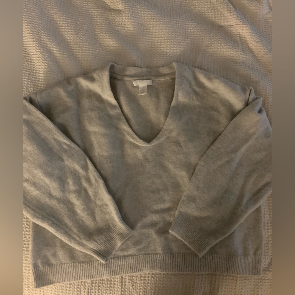 H&M Light Gray V-Neck Sweater